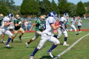 high schoolers playing football